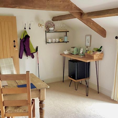 Neuadd B&B Suites Crickhowell Extérieur photo