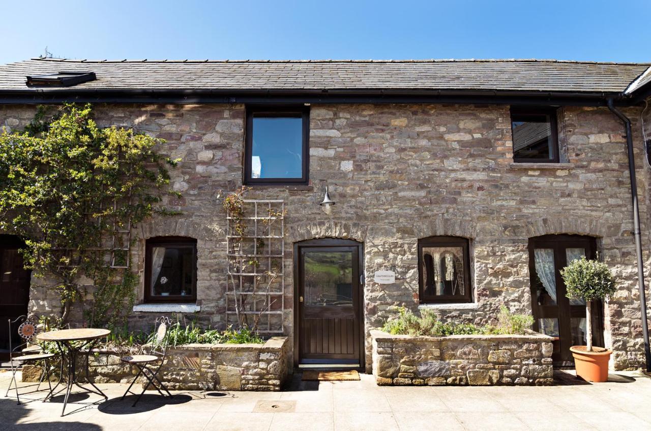 Neuadd B&B Suites Crickhowell Extérieur photo