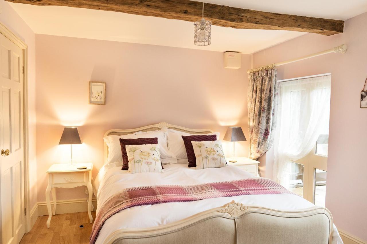 Neuadd B&B Suites Crickhowell Extérieur photo