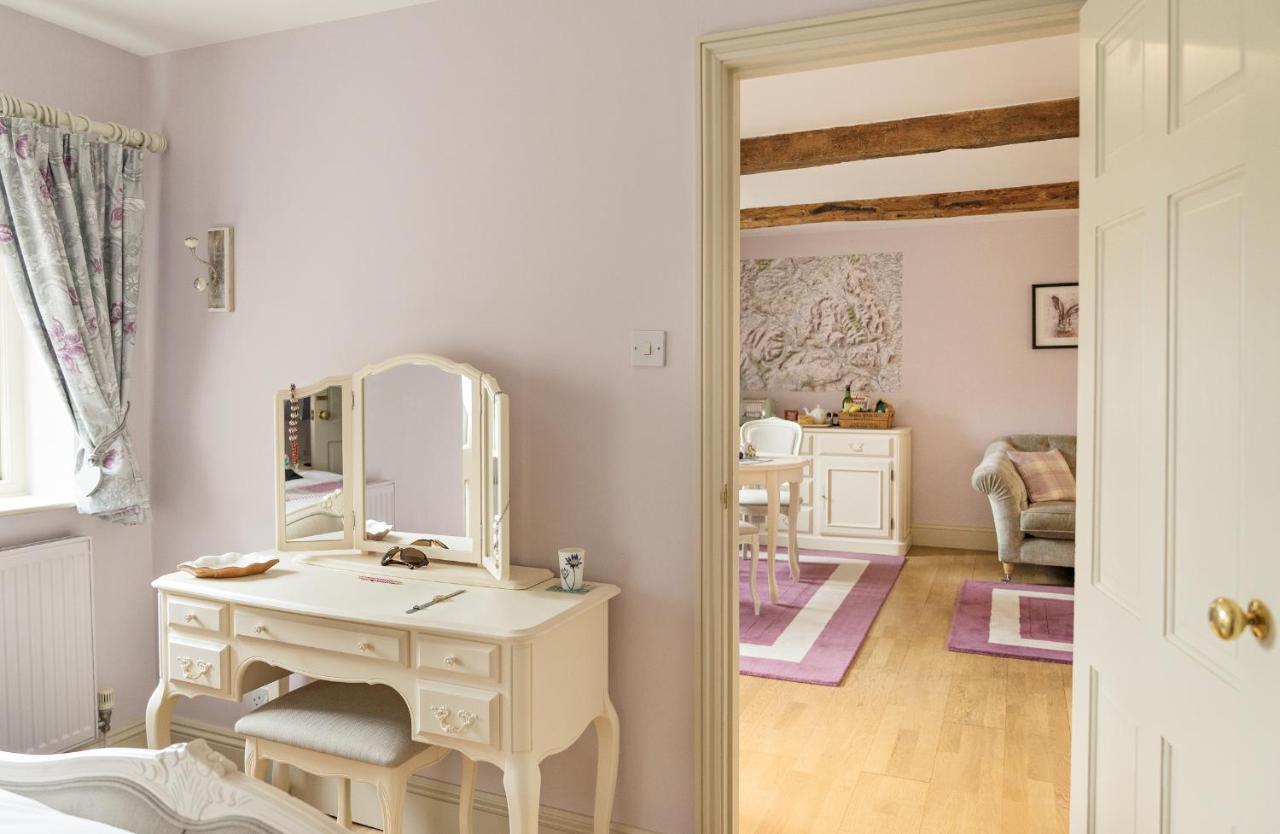 Neuadd B&B Suites Crickhowell Extérieur photo