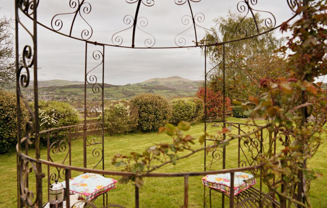 Neuadd B&B Suites Crickhowell Extérieur photo