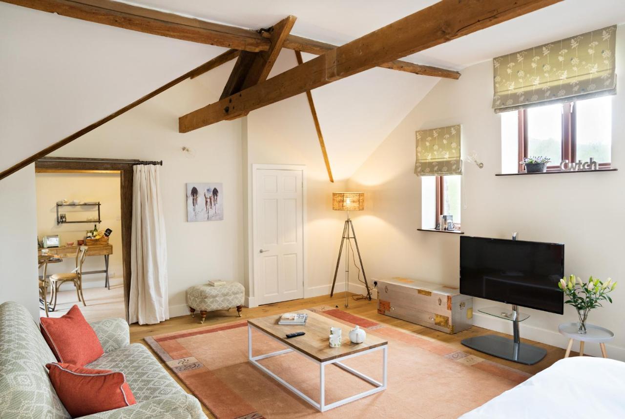 Neuadd B&B Suites Crickhowell Extérieur photo