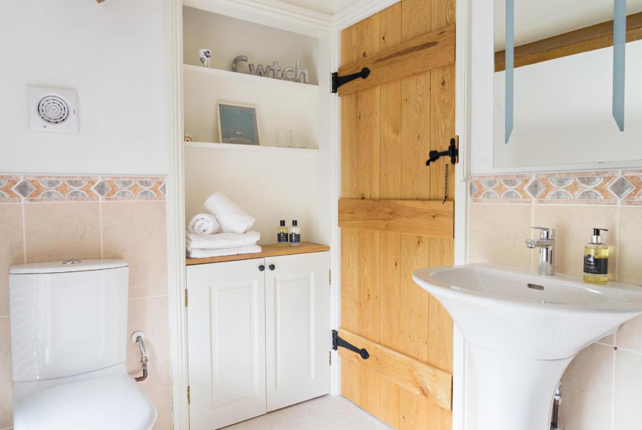 Neuadd B&B Suites Crickhowell Extérieur photo