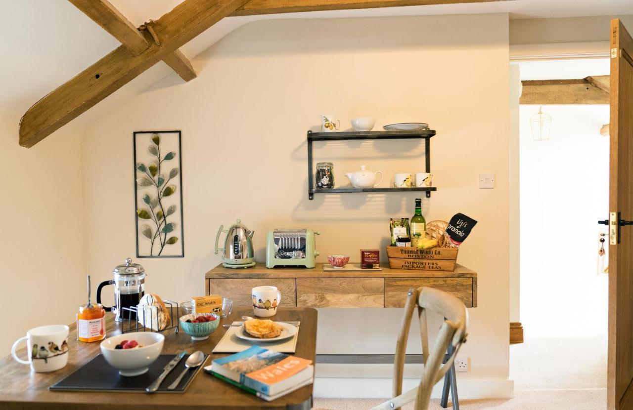 Neuadd B&B Suites Crickhowell Extérieur photo