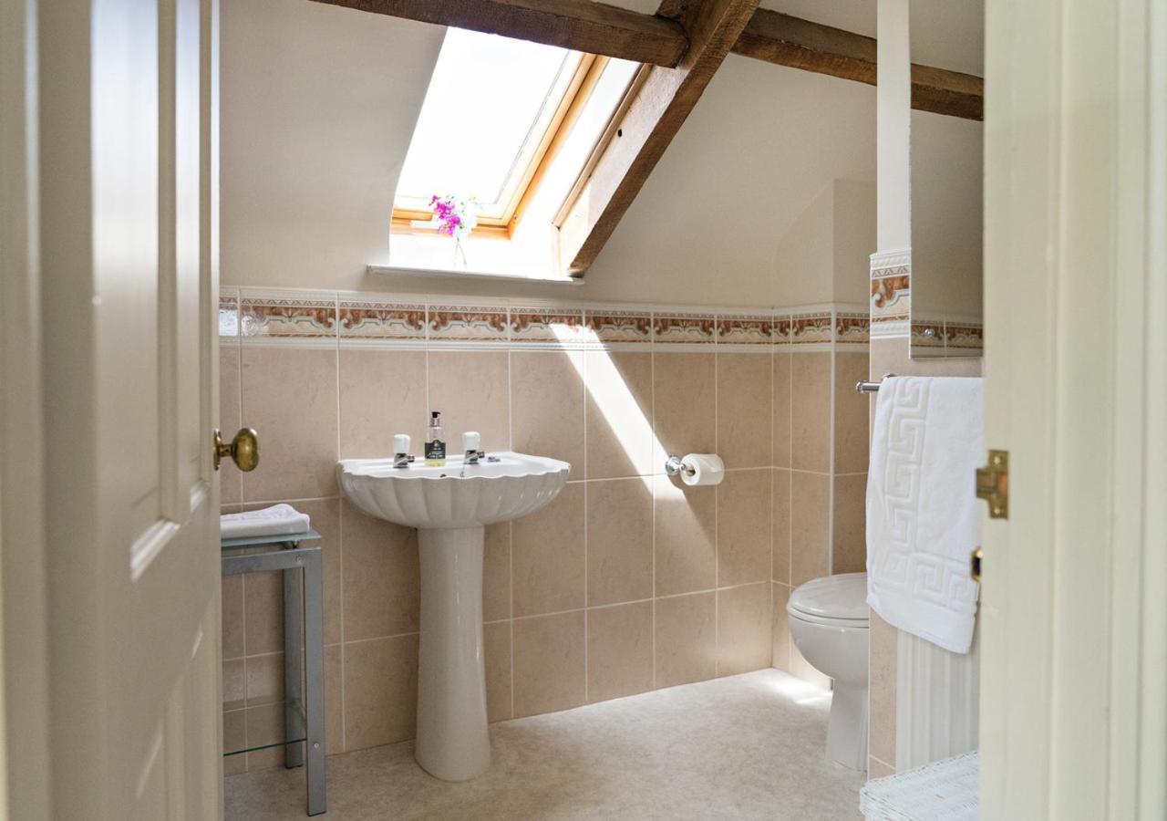 Neuadd B&B Suites Crickhowell Extérieur photo
