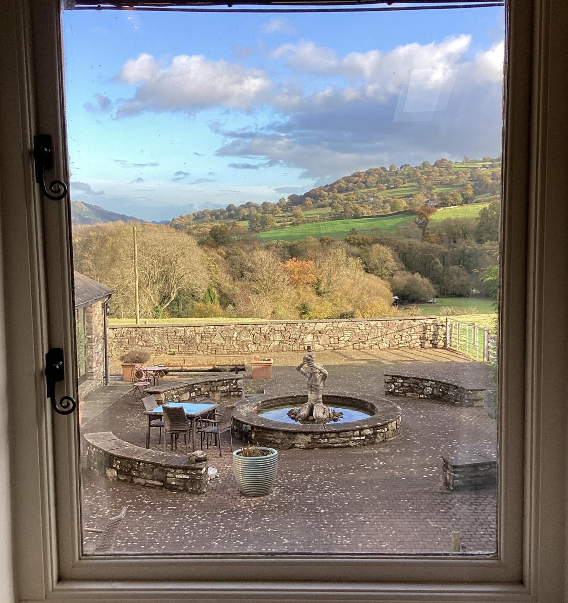 Neuadd B&B Suites Crickhowell Extérieur photo
